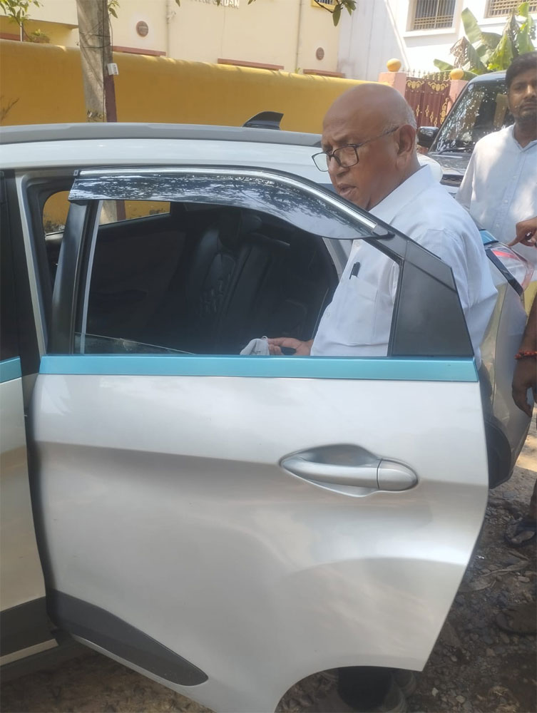 Saryu Roy: No Flashiness, Traveling by Electric Vehicle for Years